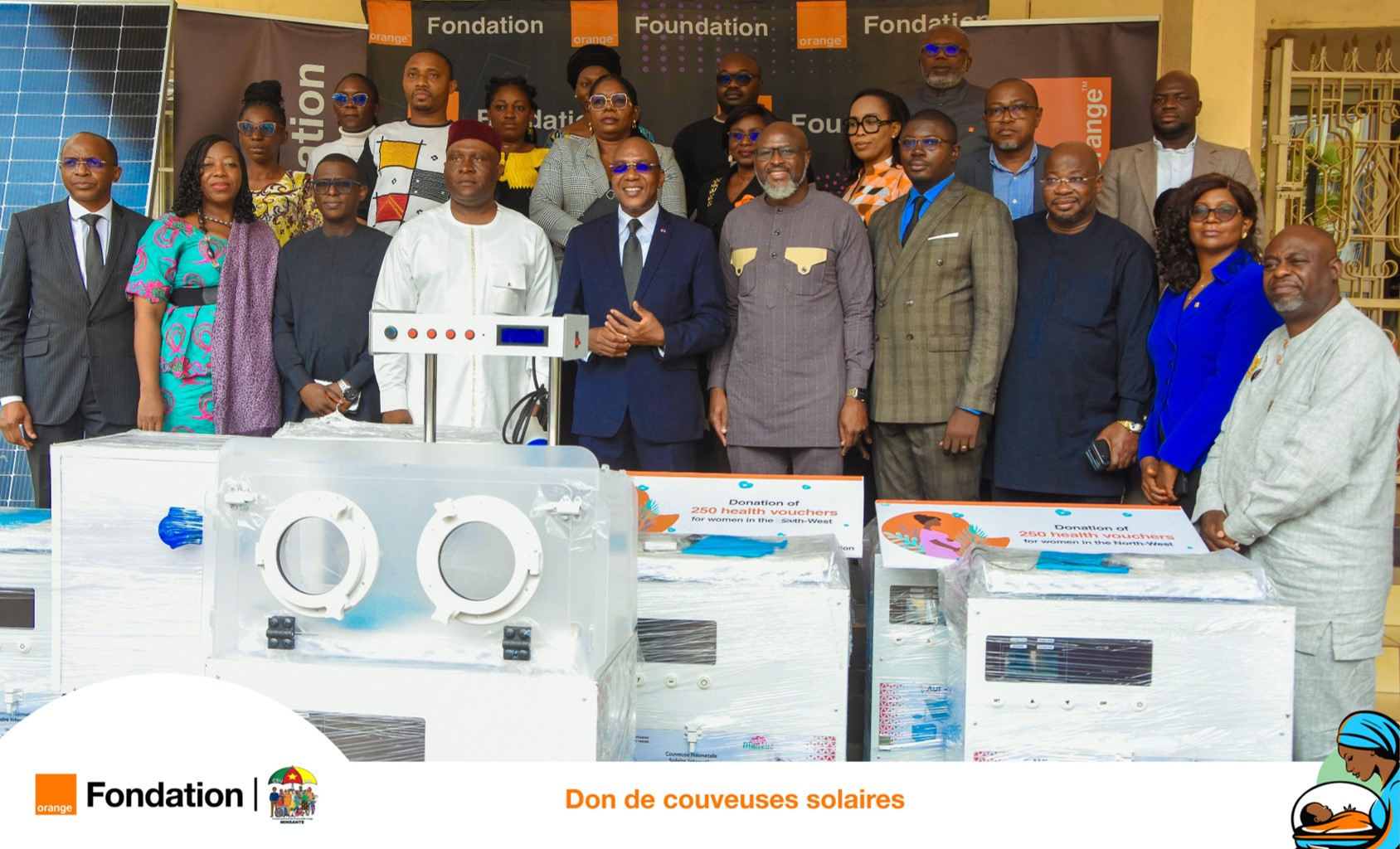 Remise de dons couveuses solaires et chèques